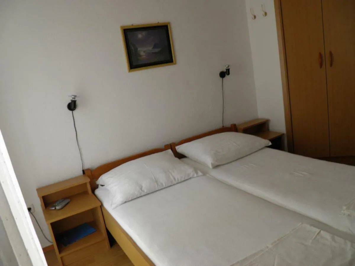 Apartments Horizont トロギール
